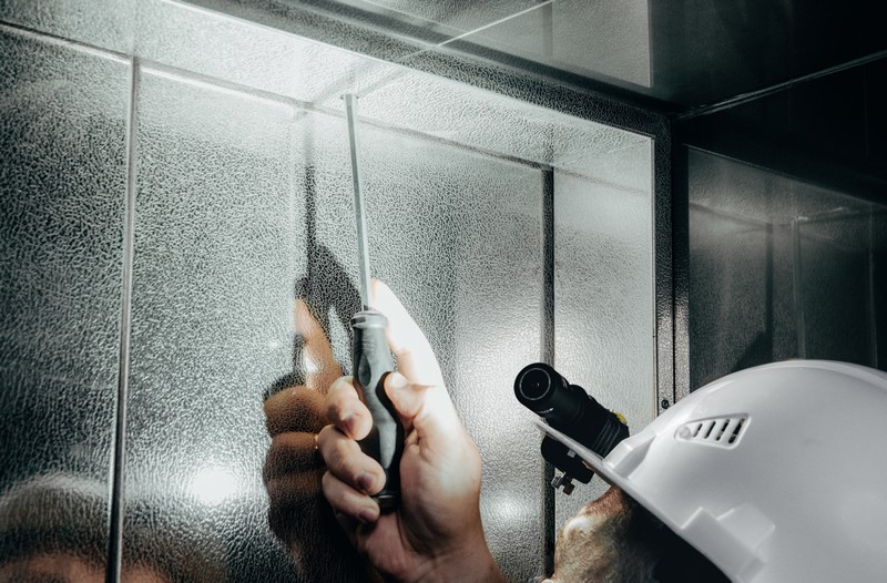 Lampe torche LED 2500Lm rechargeable 12 fonctions – Image 7